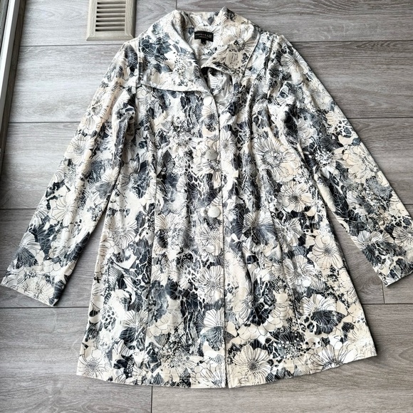 Vintage Designs by S.A.D Shimmer Velvet Floral Print Button Down Jacket - Picture 4 of 15